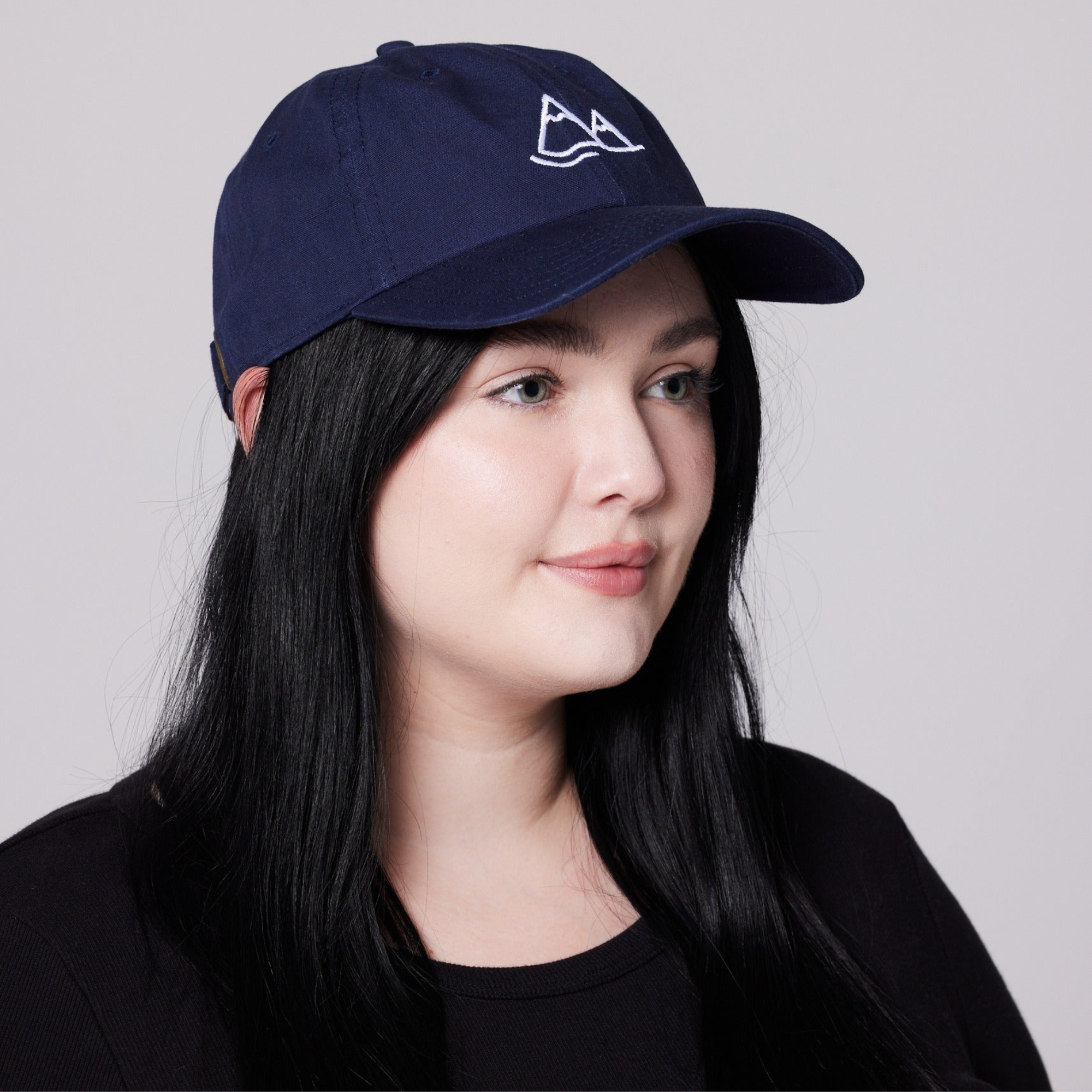 A classic and timelessly designed hat with mountain embroidery