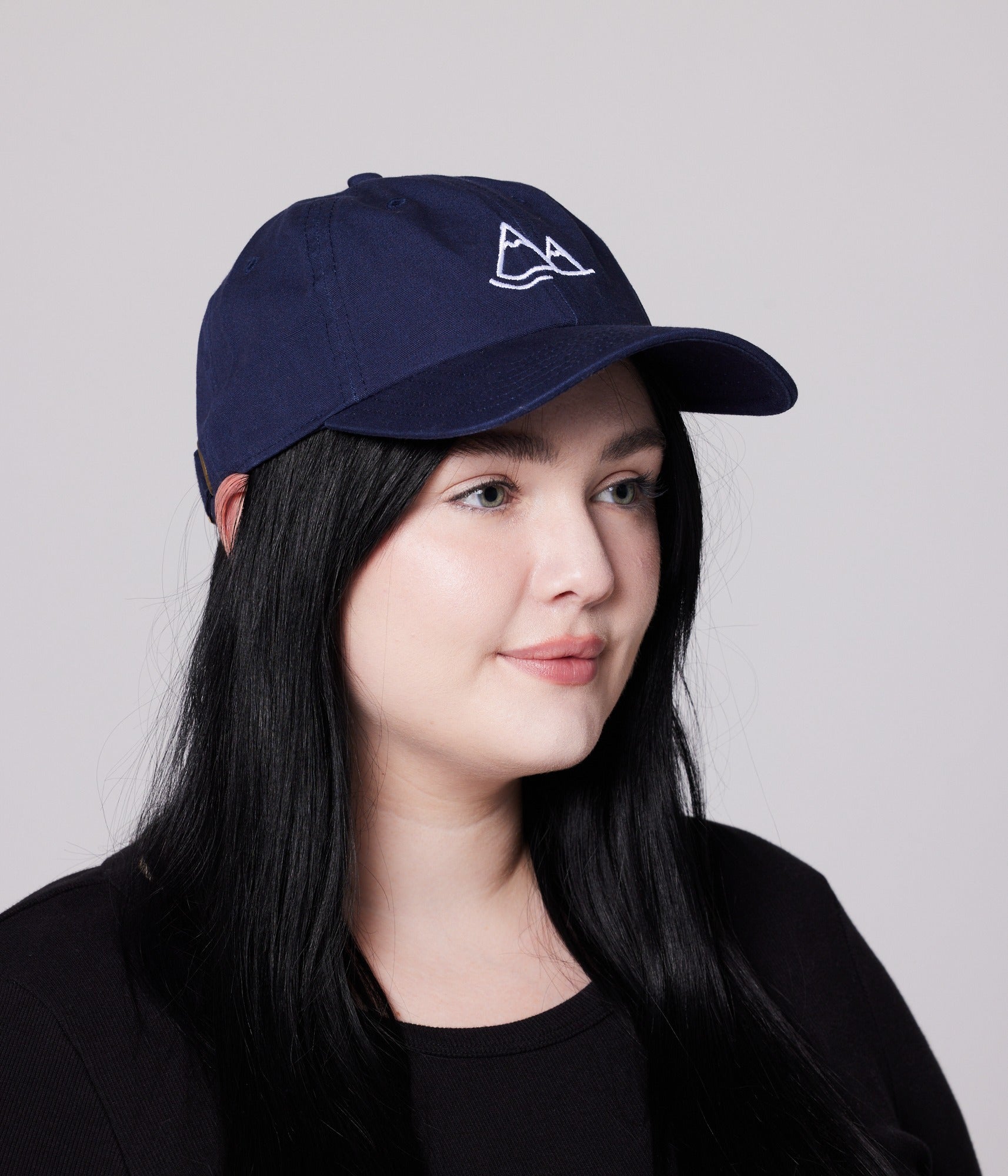 A classic and timelessly designed hat with mountain embroidery